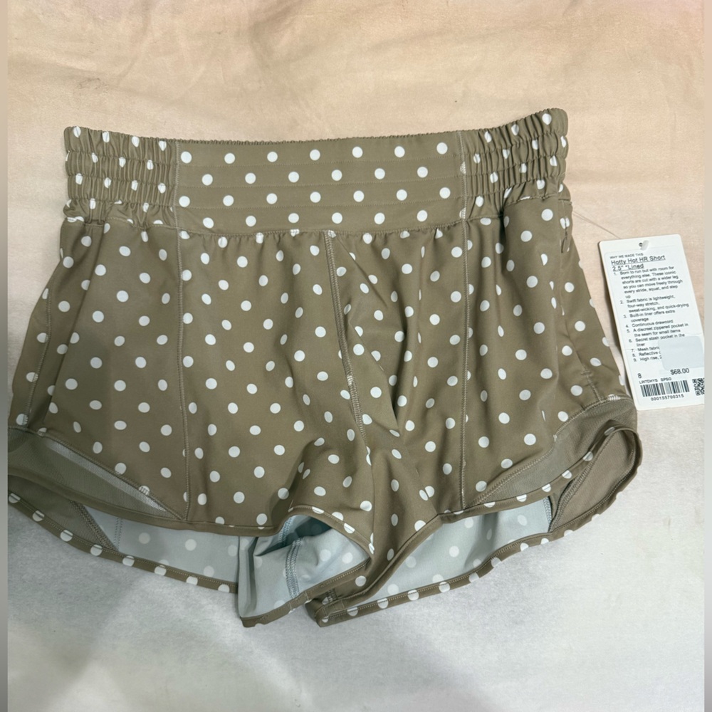 Lululemon High Rise 2.5” Hotty Hot